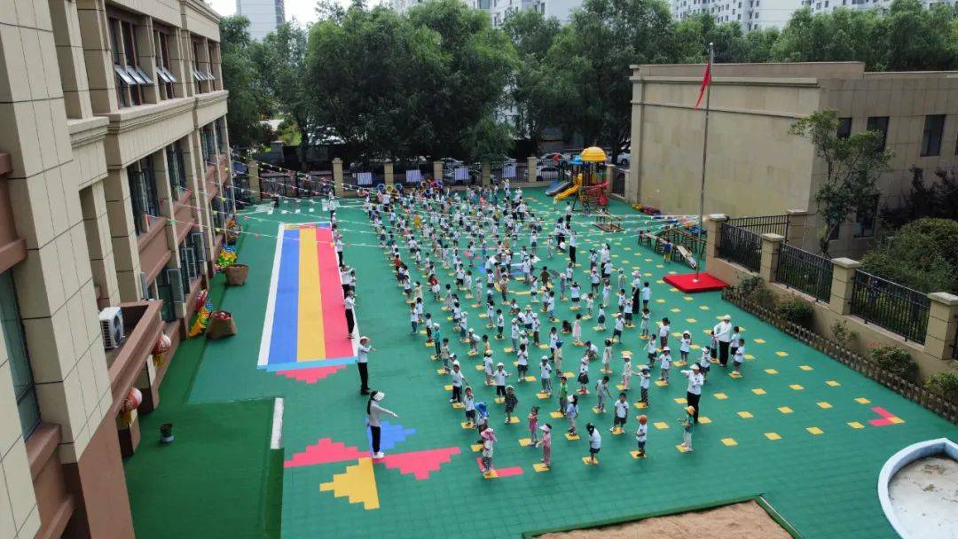 裕升华庭幼儿园实景图除了教育配套外小区内设有趣味性和益智性并重的