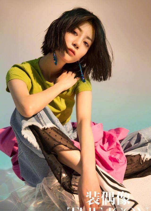 李溪芮比她的老板杨幂还会穿搭,网友:她的波波头短发才最加分_造型