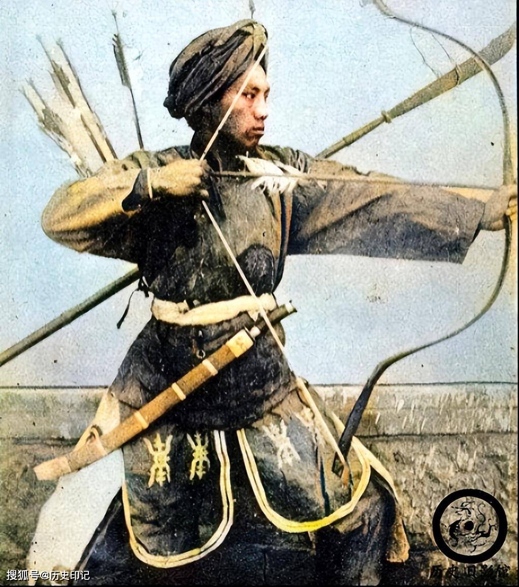 在一些影视剧中可以看到义和团成员设坛焚香的情景,他们口中念咒,以为