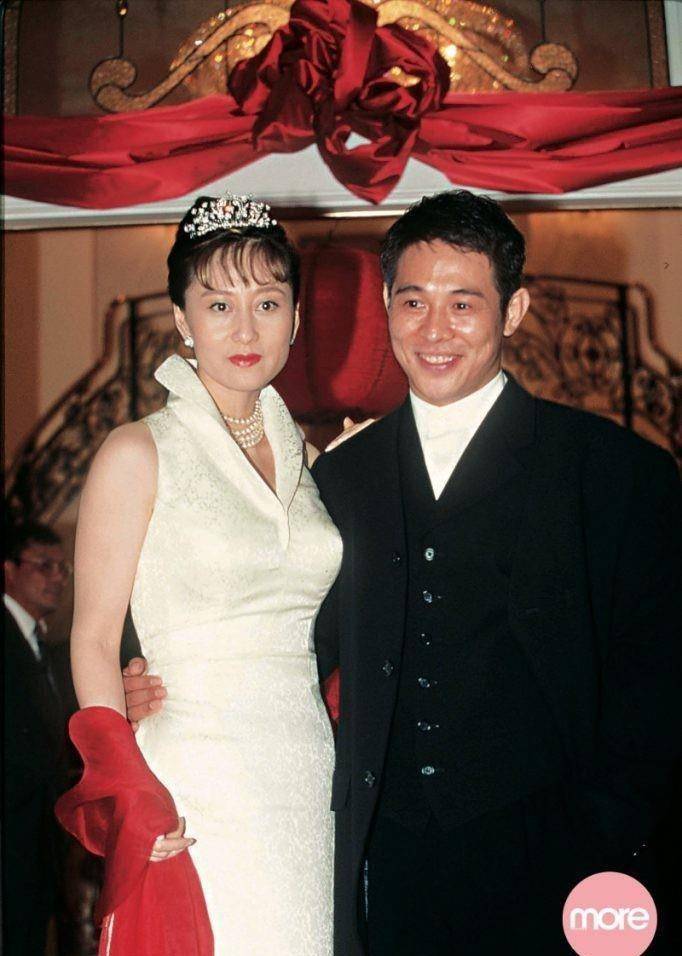 李连杰20亿身家全上缴妻子!坦言愧对前妻婚内对利智一见钟情!