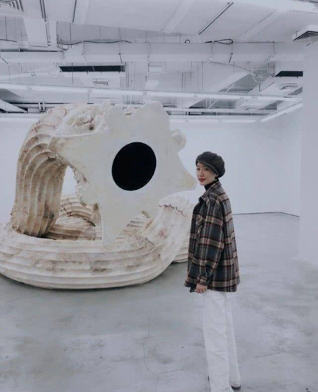 李亚鹏新女友晒唱歌视频,歌声不输王菲_susie_方面_女儿