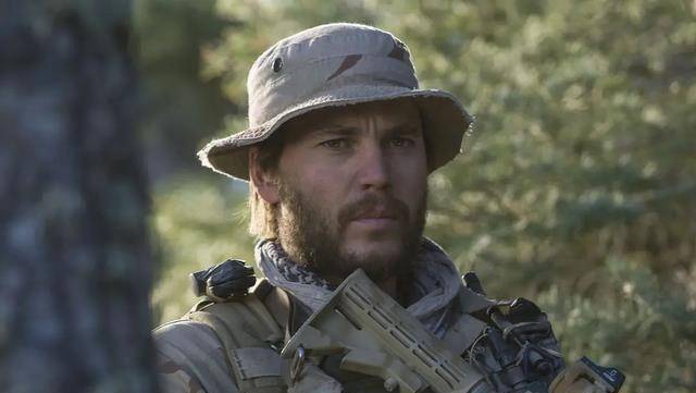 一位好莱坞新星的快速崛起与火速沉沦,全被他赶上了_泰勒·克奇_彼得