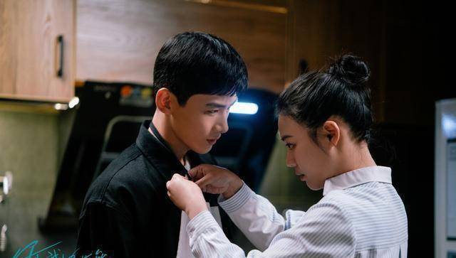 马思纯晒33岁庆生照,和杨紫亲密拥抱,感谢彼此最难时候的陪伴_身材