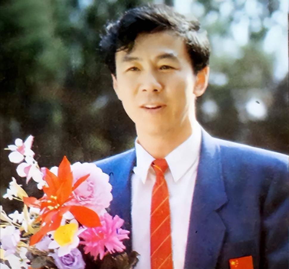 "体育之父"袁伟民,成就了一番辉煌后,晚年生活如何?_郎平_训练_运动