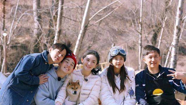 刘宪华是以歌手的身份出道,却是凭借综艺节目大火,这跟何炅,黄磊的