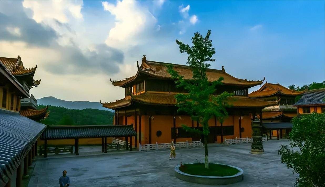 东北"纯正"尼姑庙:不搞旅游不收门票,每年特定时间出去乞食_进行_寺庙