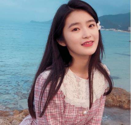 林青霞女儿终于长大,颜值如同母亲复制,网友:不枉费等这么多年_柴蔚