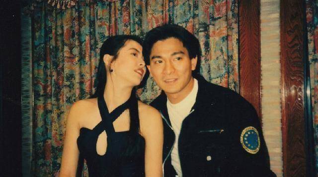 刘德华与女粉丝时隔33年再合影,网友:华仔没老!_胡小姐_门票_女孩