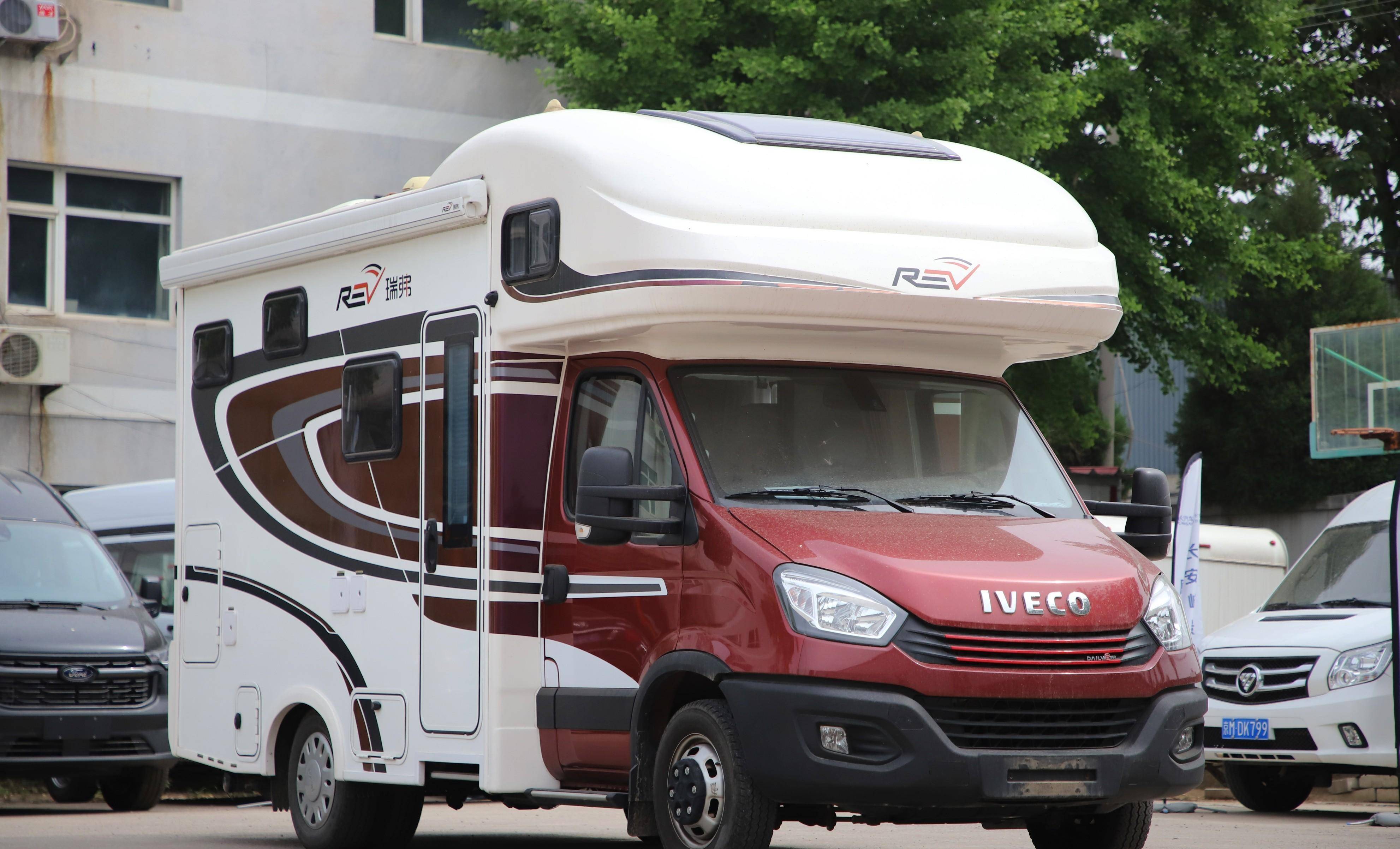 了解奇瑞瑞弗v820房车的朋友都知道,这款车在全系不同的版本中,不管是