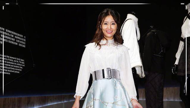 近日林心如出席了在台北举行的一个活动,从工作室po出来的图看,当了