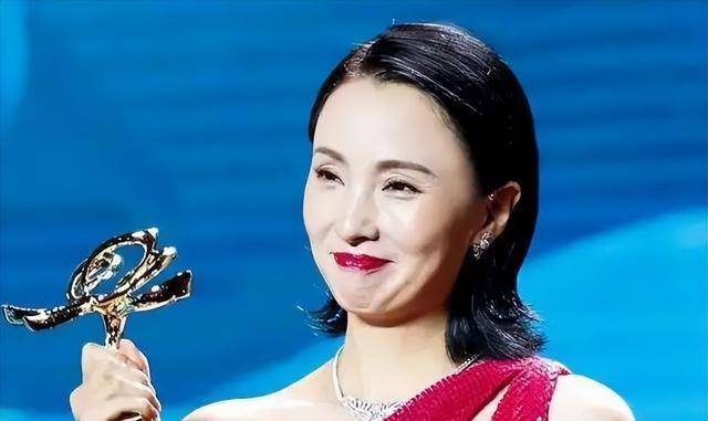 徐峥妻子陶虹现身英国!