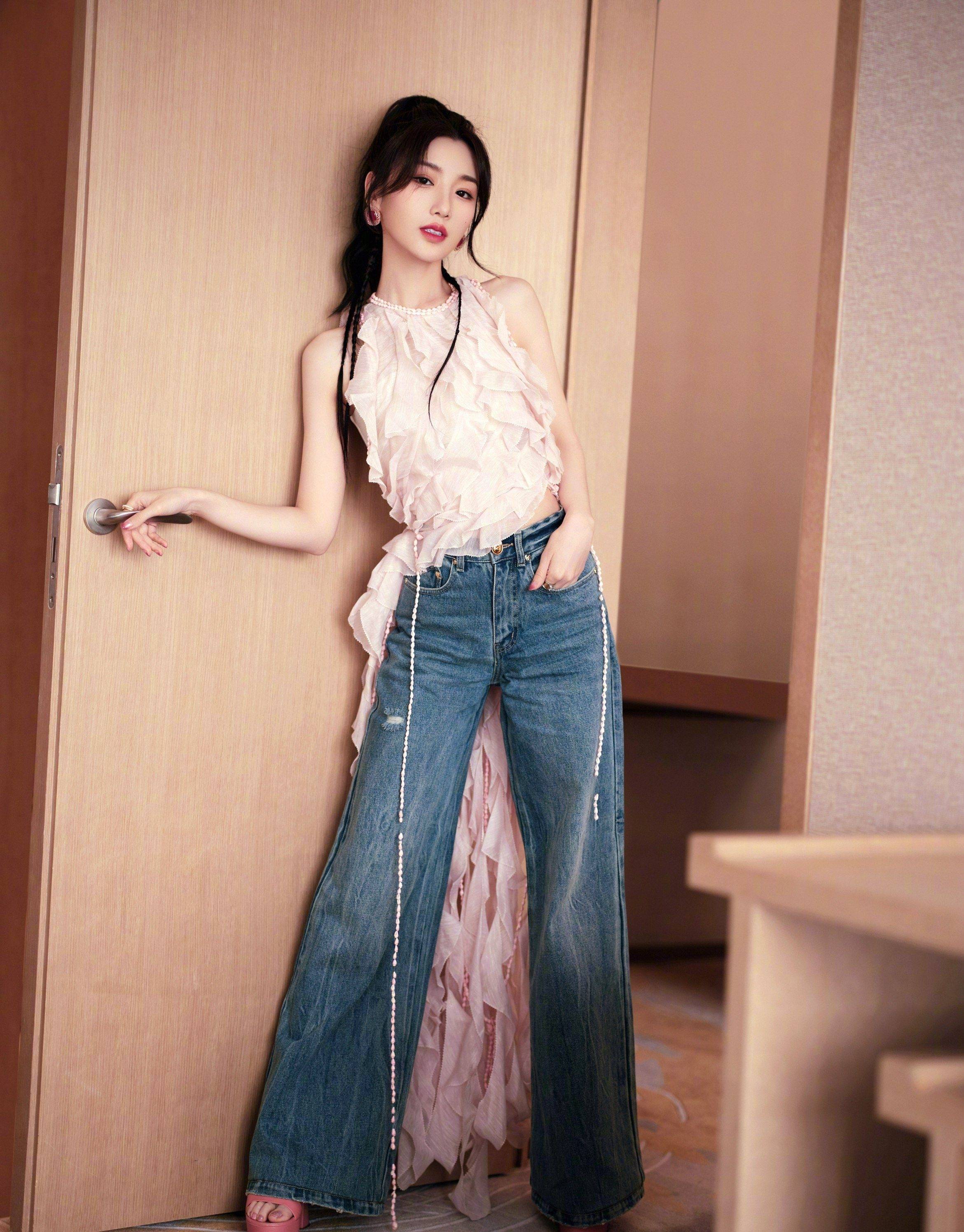 毛晓彤牛仔裤优雅时尚写真_休闲装_一身_网友