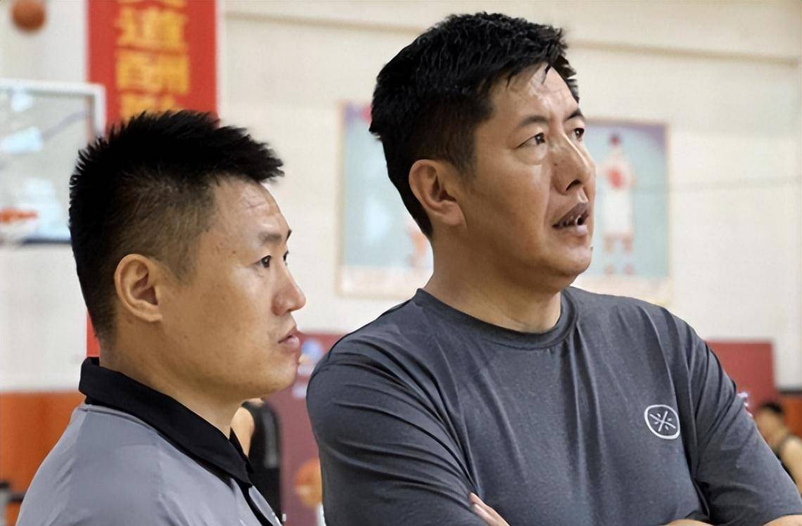 山东男篮有集训中锋的传统,从早期的纪敏尚到吴轲和特鲁姆普再到