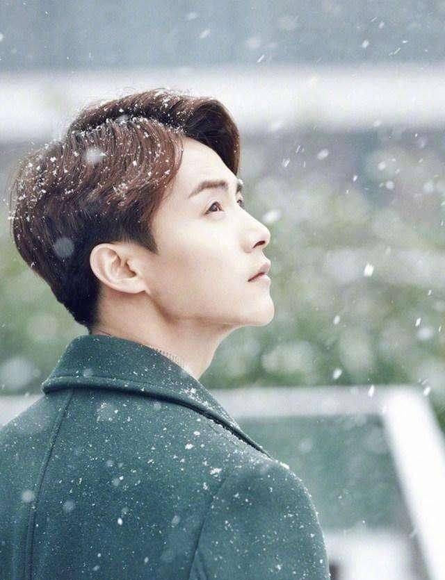明星雪地拍照:胡歌酷,陈志朋鹿晗美,易烊千玺王俊凯太英俊!