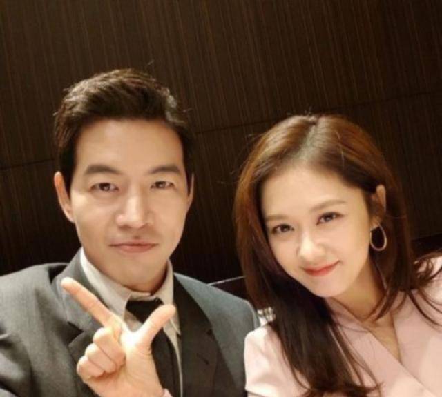 张娜拉出生于1981年,今年39岁,和李尚允同岁.