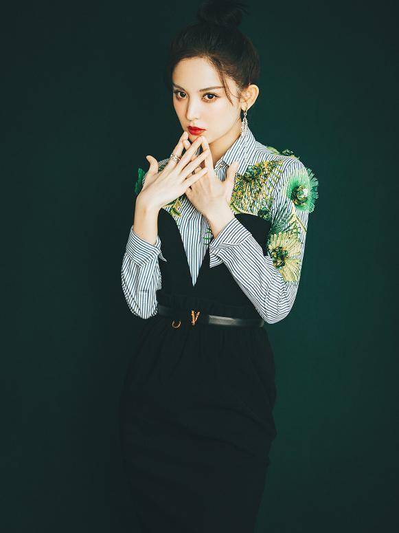 娜扎穿"无痕裤"走红网络,看她秀出的腿,难怪当年张翰会爱上她_形象