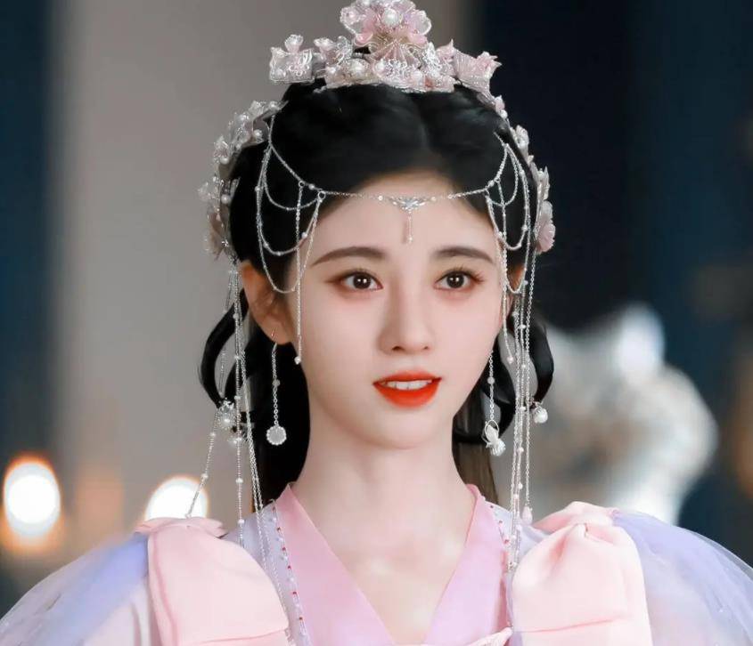 鞠婧祎新剧《花戎》来袭!