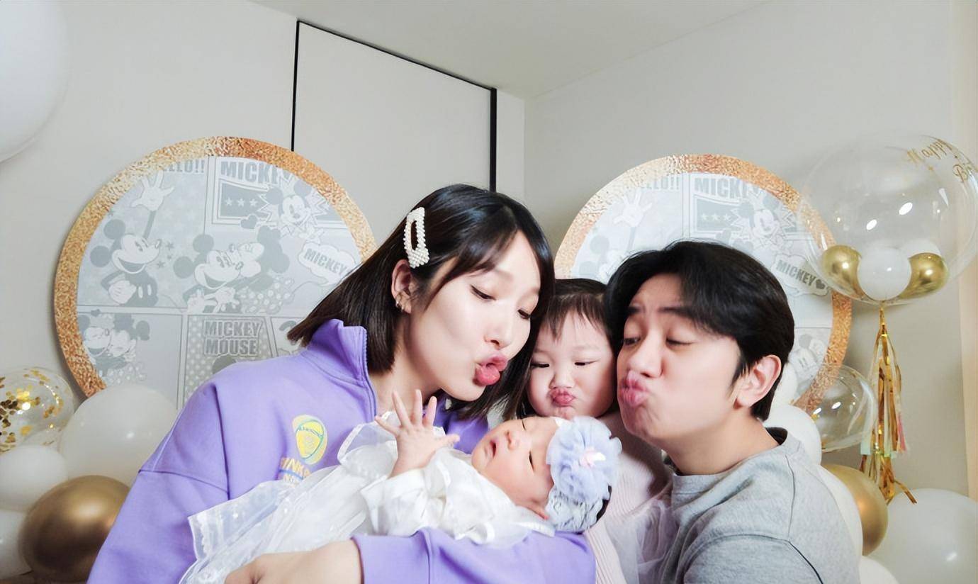 2022年5月,李亚男宣布怀上二胎.