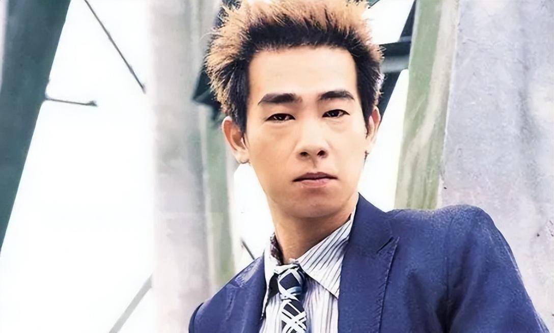 名与利,救不了"年少轻狂"的港台巨星_古天乐_陈小春_父母