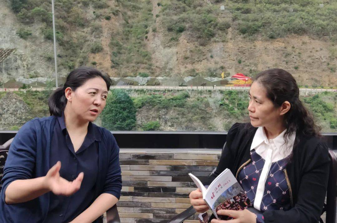 期间,调研组分别与阿坝州人民政府副州长王树明,马尔康市委书记李清勇