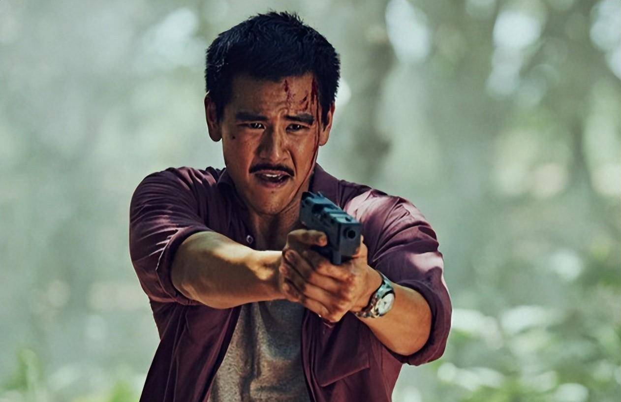 据悉,当时彭于晏想要坐在第一排的c位,以便与周杰伦合影,但是他的原本