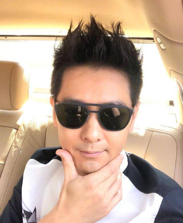 林志颖再爆新照,岁月更迭帅气依然不变,同样男神吴奇隆变化真大_照片