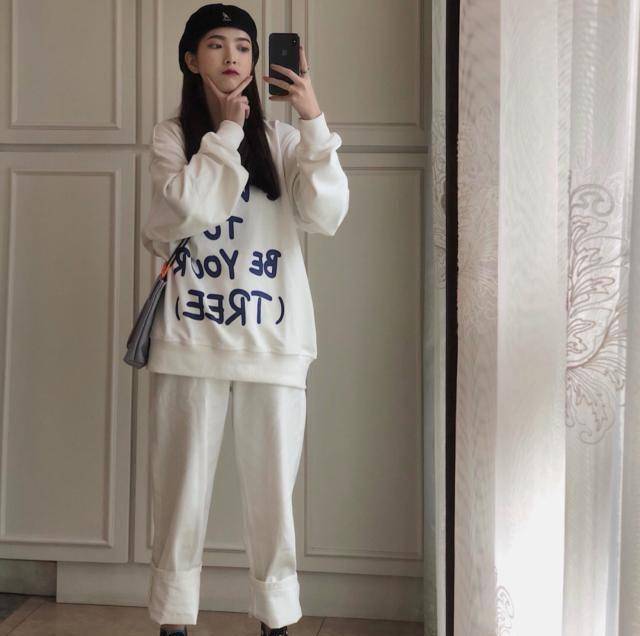 清新甜美过秋天,保暖减龄的软妹穿搭模板,不会搭配照着穿就对了_时尚