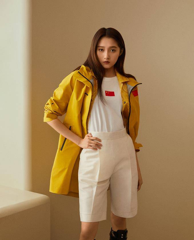 关晓彤代言国货,穿安踏运动服,走秀却能穿出感觉_时尚_时候_形象