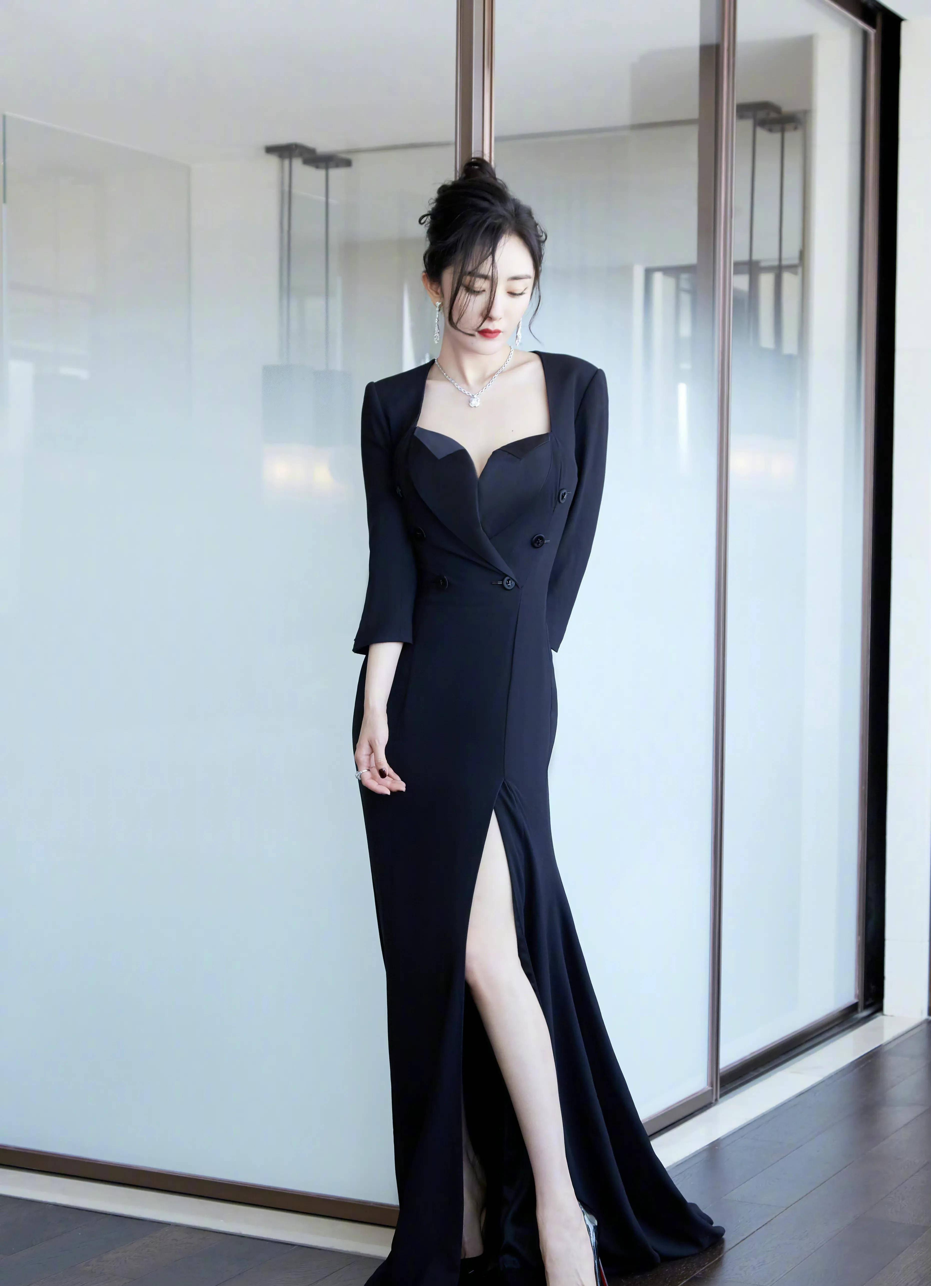 盘点杨幂的女神衣橱—礼服篇 高贵典雅 明艳动人_长裙_黑色_白色