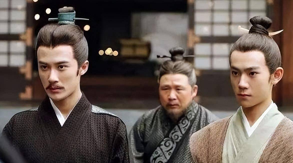 司马伦篡位后,驻守许昌的齐王司马冏起兵讨伦,镇邺的成都王司马颖与