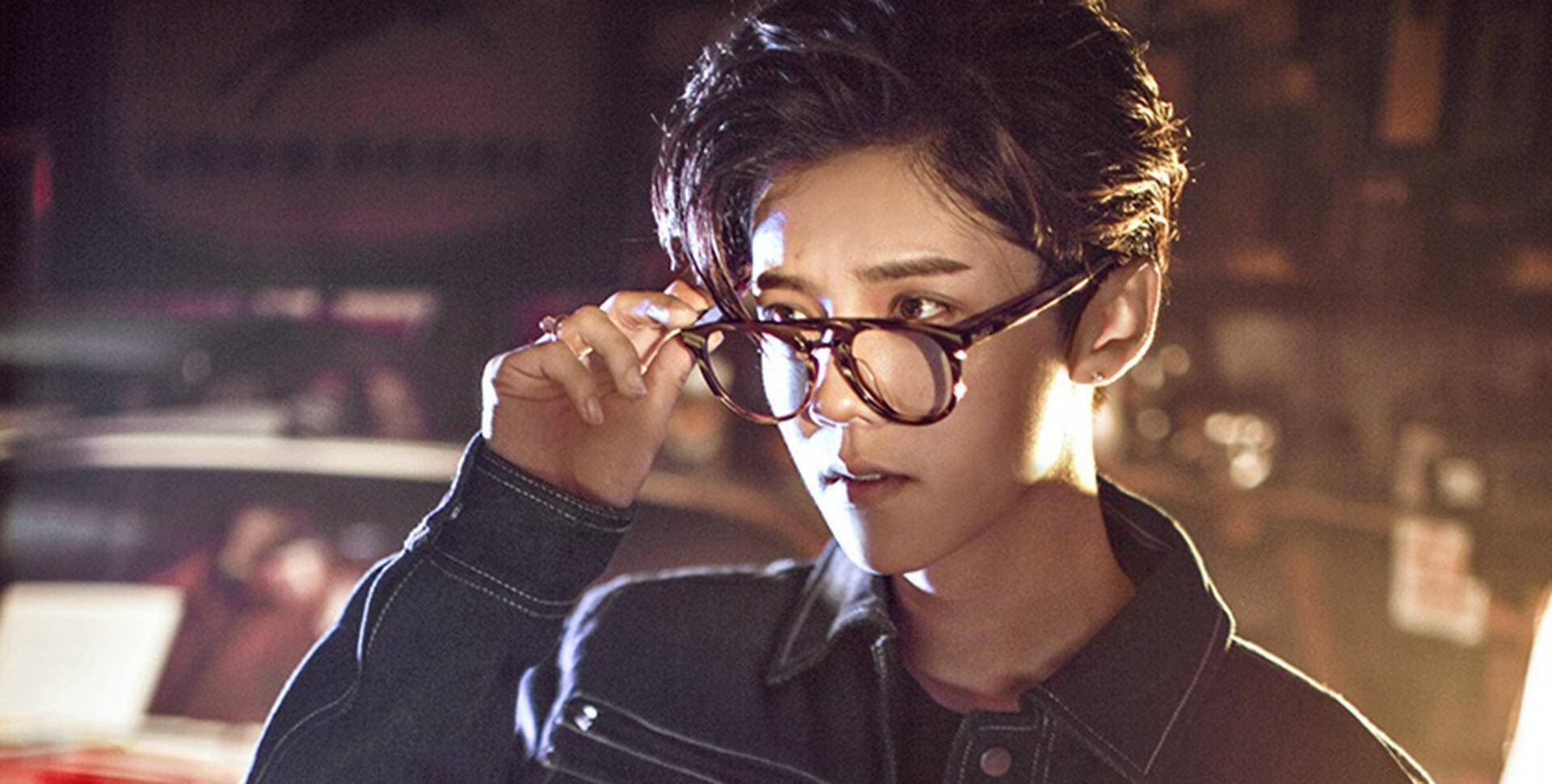 七,王俊凯高考被私生饭围堵,对方扰乱考场秩序有位女粉丝扒到了杨坤的