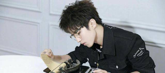 让王俊凯说情话很难,但他给某个人说情话却是心甘情愿_感情_彩带_部分