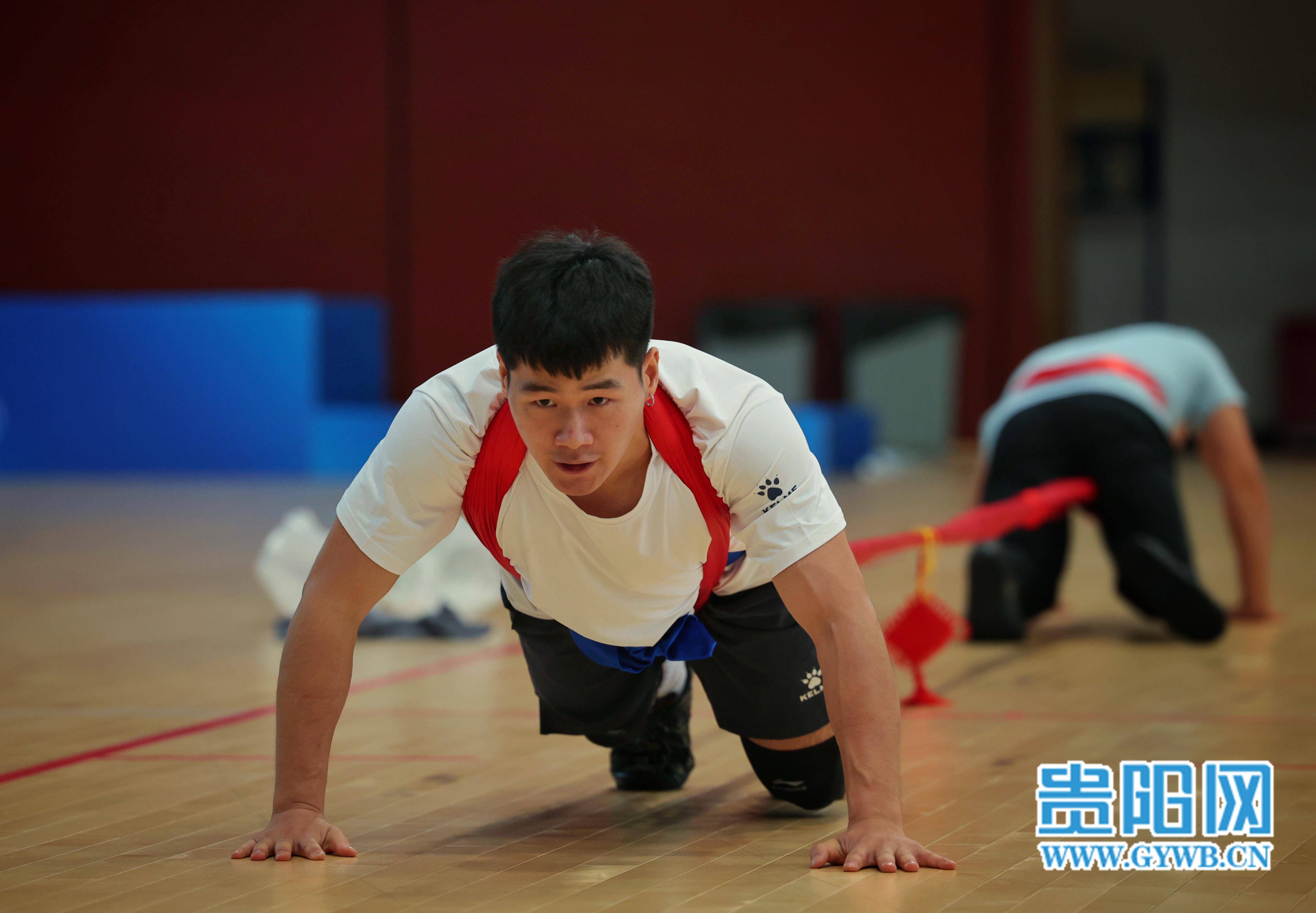 省第十届少数民族传统体育运动会押加竞赛项目开赛_覃伟_进行_比赛