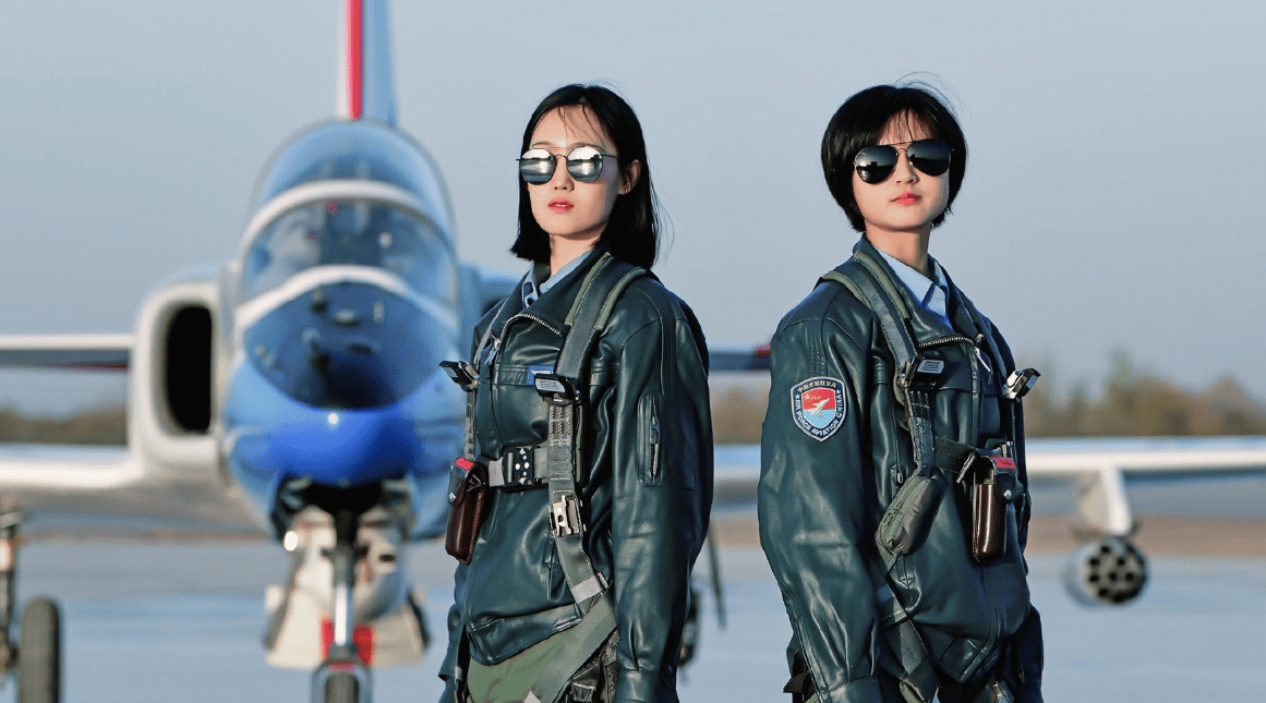 中国海军培训女飞行员,或不为驾驶战斗机,空警600舰载机更合适_女性