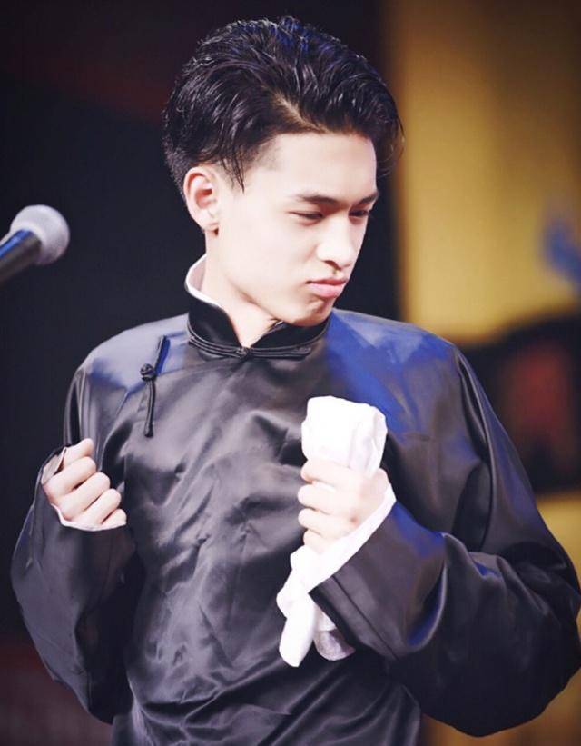 秦霄贤,即将迎来首个"专场"演出,秦迷们期待吗?_相声_徒弟_尚九熙