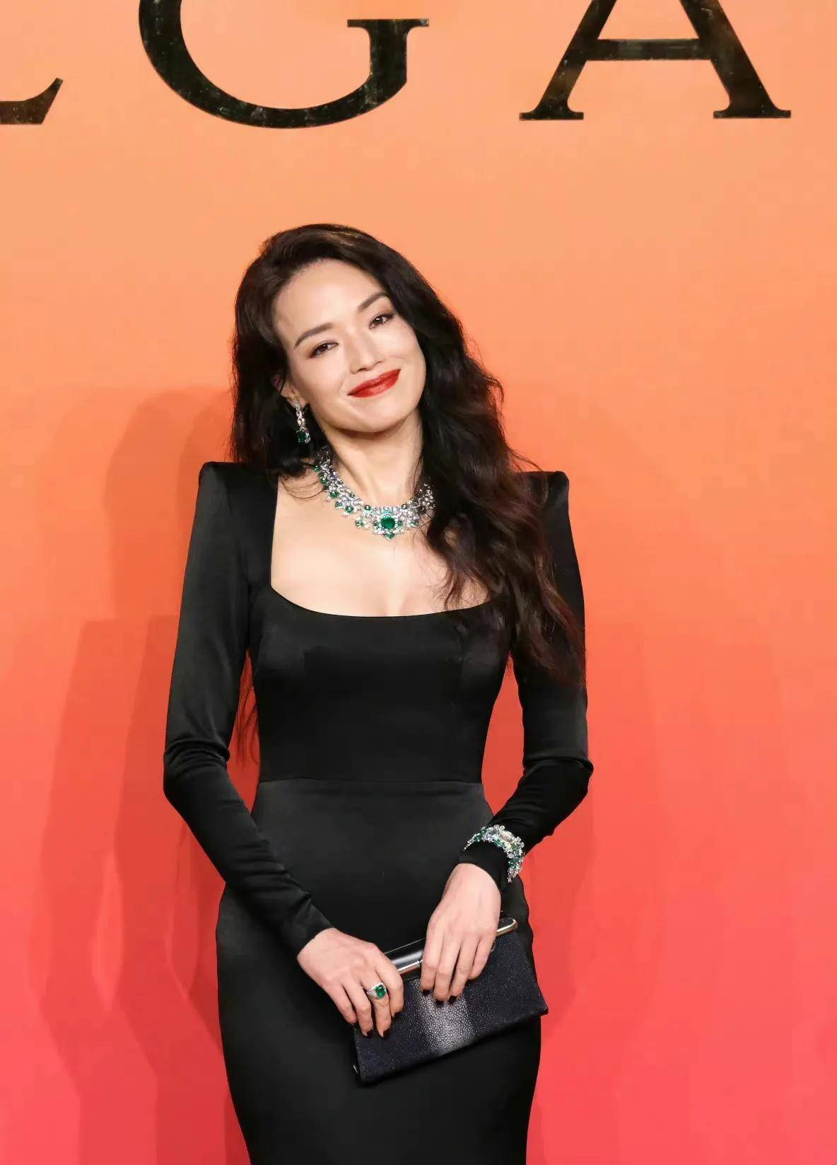 岁月不败美人:46岁舒淇一袭黑裙走红毯,美得太特别_黑色_时尚_连衣裙