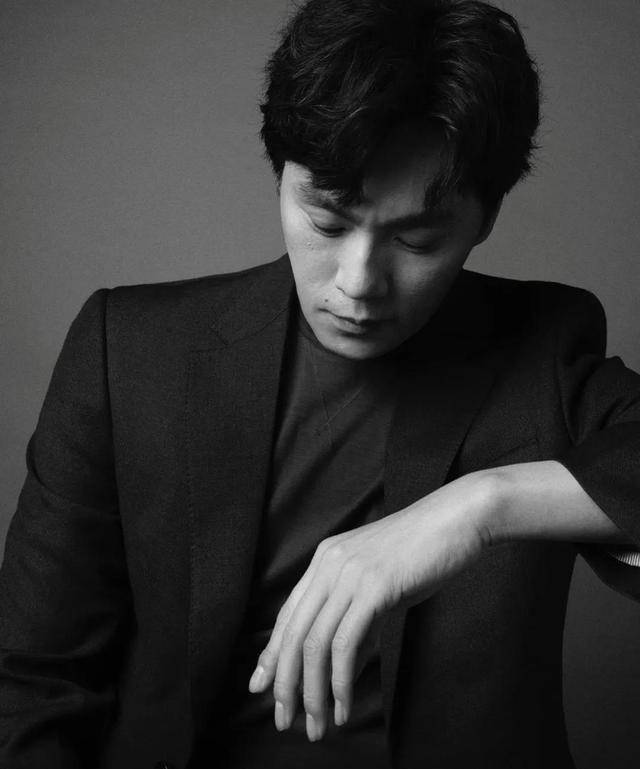 但秦昊说也会很清醒地时常跟自己说这些东西,就是大家想听《小白船》