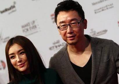 秦岚的高价恋爱:与黄晓明交往赔偿千万,和陆川拍拖"倾尽所有"_因为
