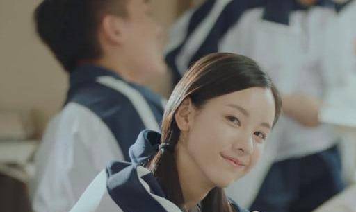 宋丹丹说杨紫不漂亮,可《家有儿女》剧组照,杨紫眼睛都冒着灵气_沈月