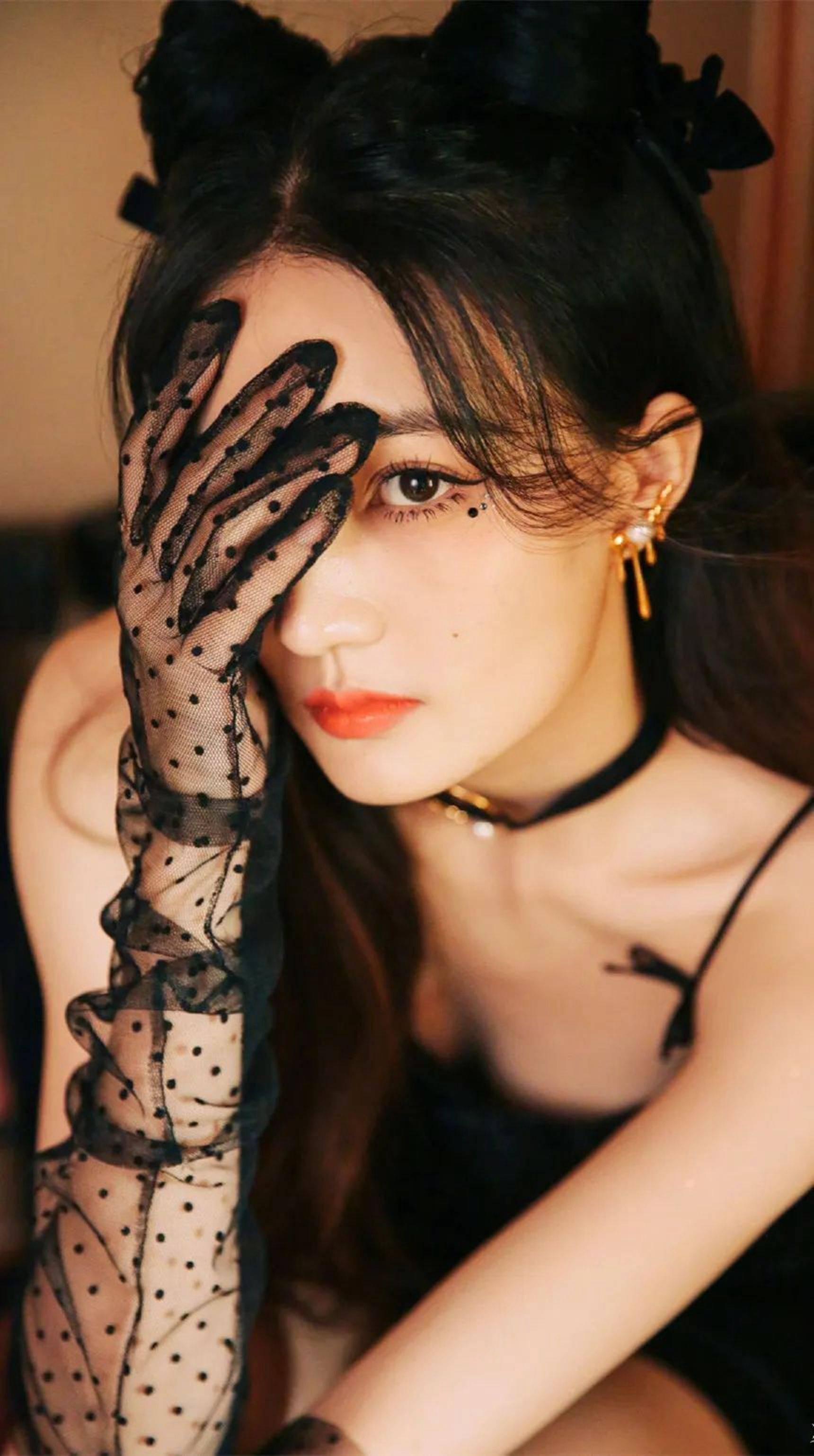 徐璐黑色吊带连衣裙性感写真_感觉_一身