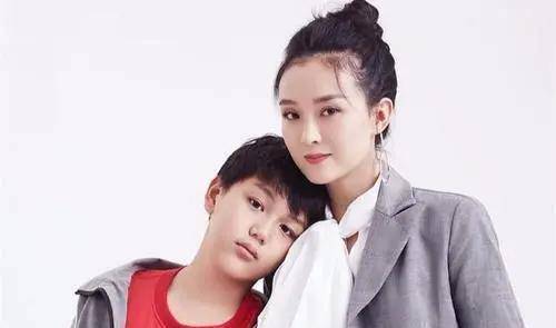 宋丹丹带儿子上综艺,闫妮带女儿演电影,娱乐圈"带娃"哪家强?