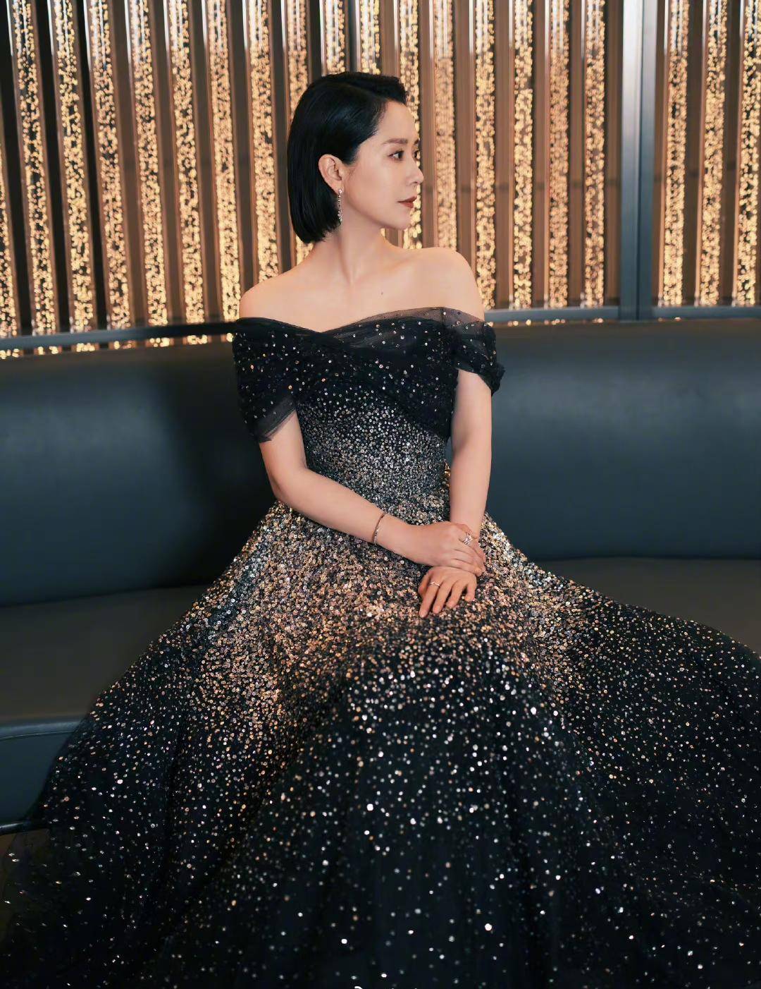 46海清仪态真牛!五套礼服上身,瞬间成为"顶级名流"!_女士_年龄_女性