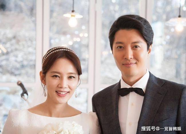 李东健结婚之前在圈内有很多的前女友,和车艺莲,韩智慧,朴智妍等人都