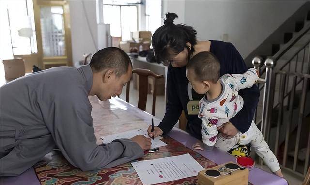 吴兵:37岁出家为僧,41岁被逐出佛门,却被网友称为得道高僧_禄和尚