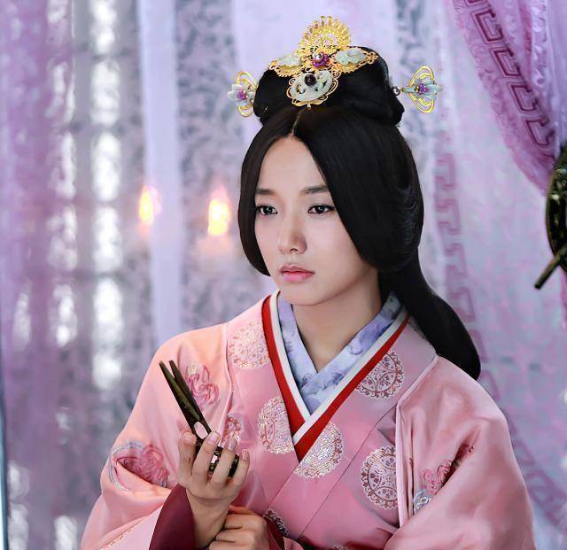 绝世美女,但是却给我一种曾经的白月光女神最后一次冲大家微笑的感觉