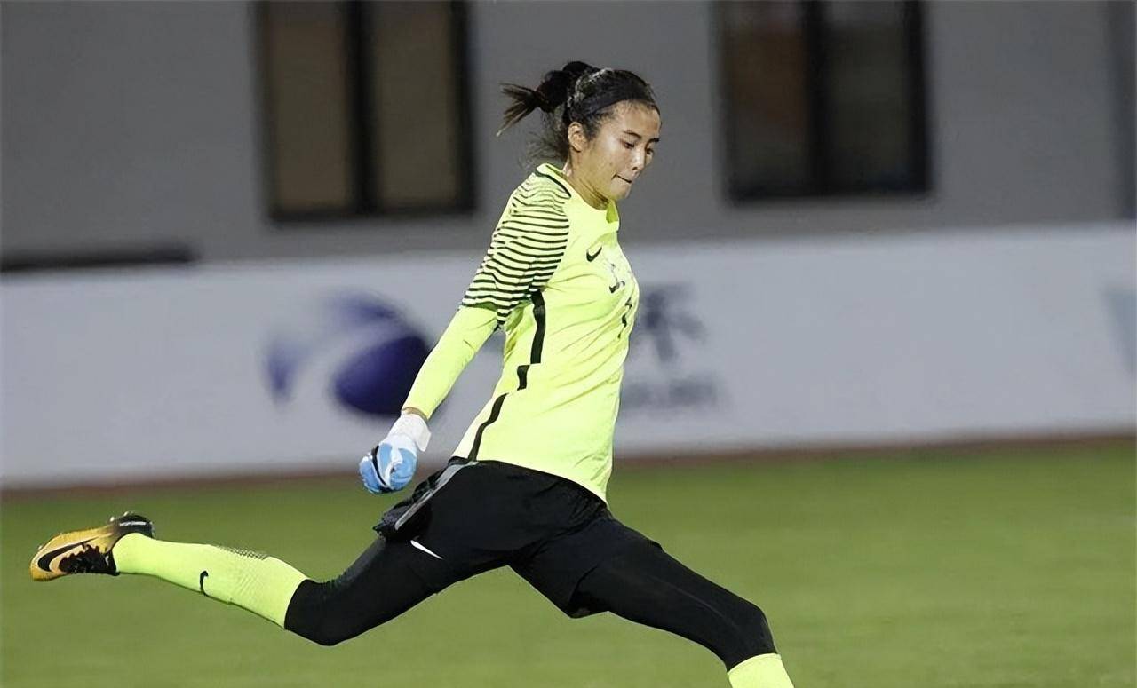 女足最美门将赵丽娜:颜值气质身材在线,1.