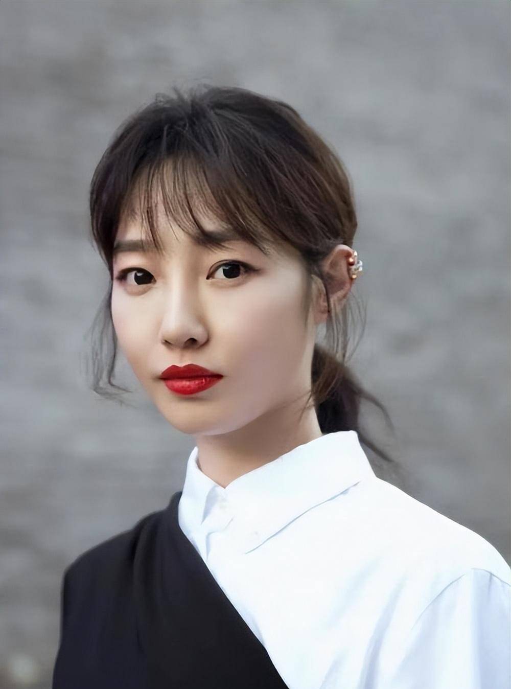 白百何张思麟带着儿子出街,一家三口画面温馨,这就是你想要的生活