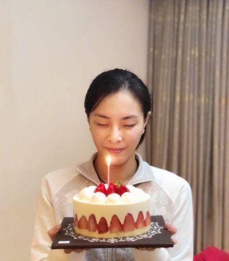 吴敏霞家低调简朴 何姿家很接地气 郭晶晶家土豪至极_整体_豪宅_俩人