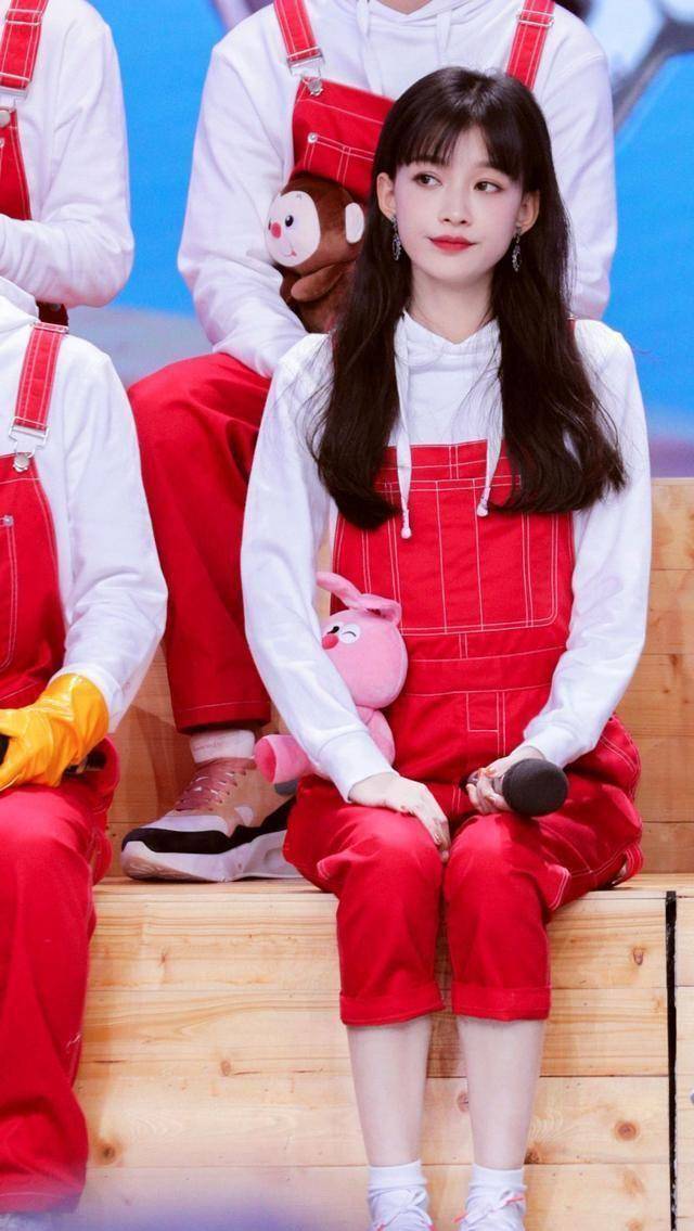 孙怡在《快本》上古装造型实在是太可了,当妈了少女感依旧十足!