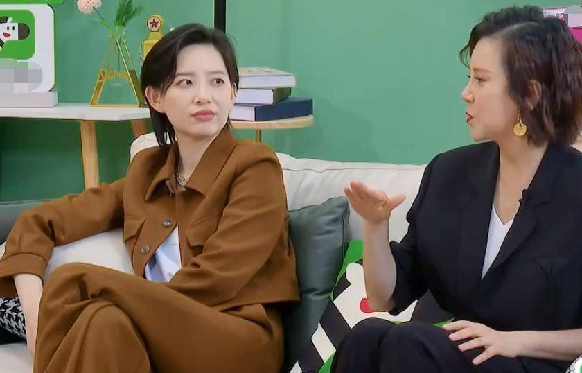 当时宋妍霏爸爸已经42岁,之后又生下两个双胞胎儿子